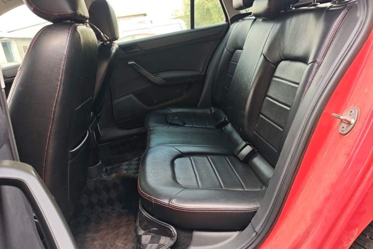 Used Skoda Rapid Spaceback 2016 Revised Version 1.6L Automatic Front-Drive Edition Left Rear Seat