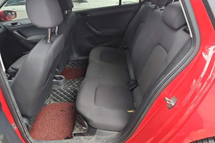Used Skoda Rapid Spaceback 2016 Revised Version 1.6L Manual Front-Drive Edition Left Rear Seat
