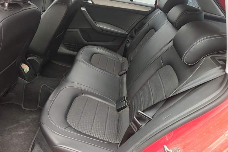 Used Skoda Rapid Spaceback 2016 Revised 1.6L Automatic Chuanxing Version Left Rear Seat