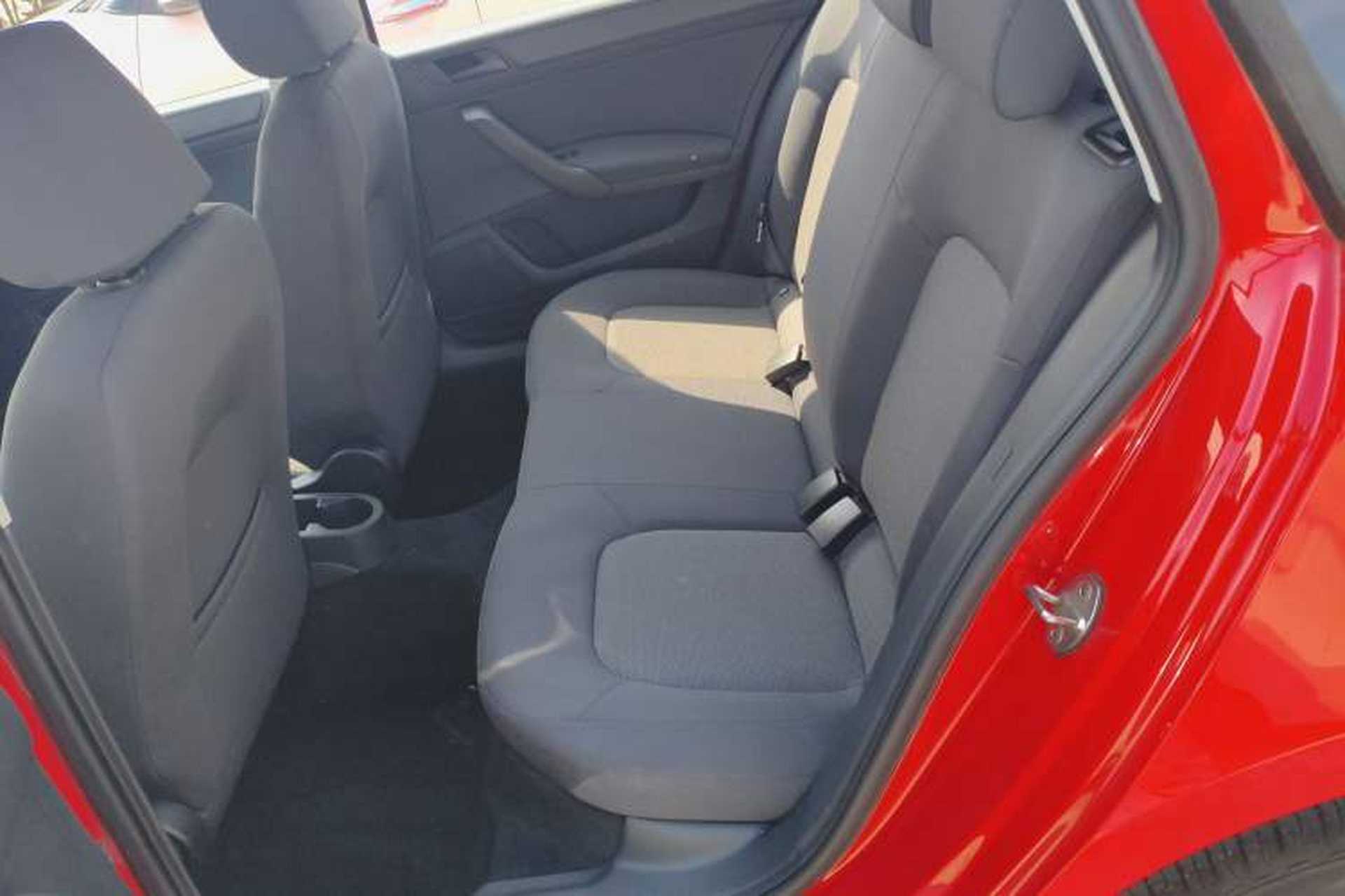 Used Skoda Rapid Spaceback 2016 Revised Version 1.4L Manual Front-Drive Edition Left Rear Seat