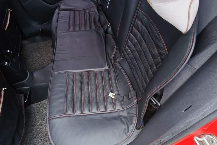 Used Skoda Rapid Spaceback 2016 Revised Version 1.4L Manual Front-Drive Edition Left Rear Seat