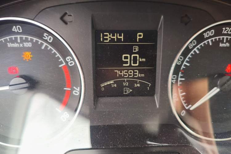 Used Skoda Rapid Spaceback 2016 Revised 1.6L Automatic Chuanxing Version Odometer Close Up
