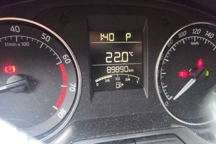 Used Skoda Rapid Spaceback 2016 Revised Version 1.6L Automatic Front-Drive Edition Odometer Close Up