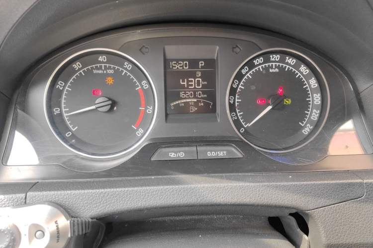 Used Skoda Rapid Spaceback 2016 Revised Version 1.6L Automatic Front-Drive Edition Odometer Close Up