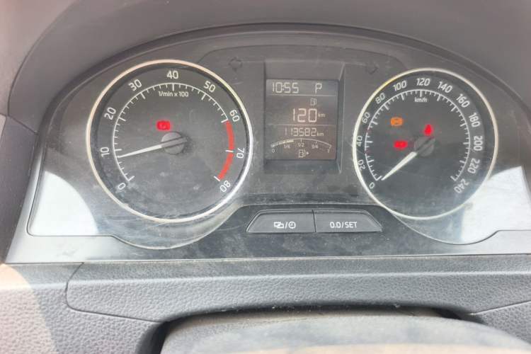 Used Skoda Rapid Spaceback 2016 Revised 1.6L Automatic Chuanxing Version Odometer Close Up