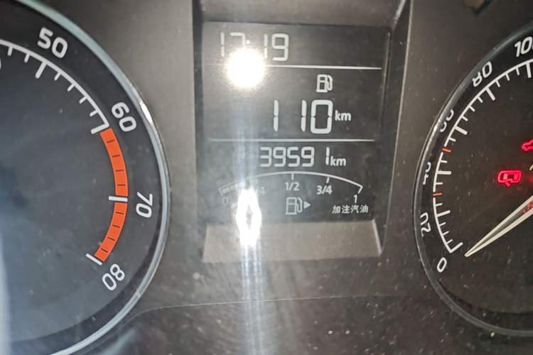 Used Skoda Rapid Spaceback 2016 Revised Version 1.6L Manual Front-Drive Edition Odometer Close Up