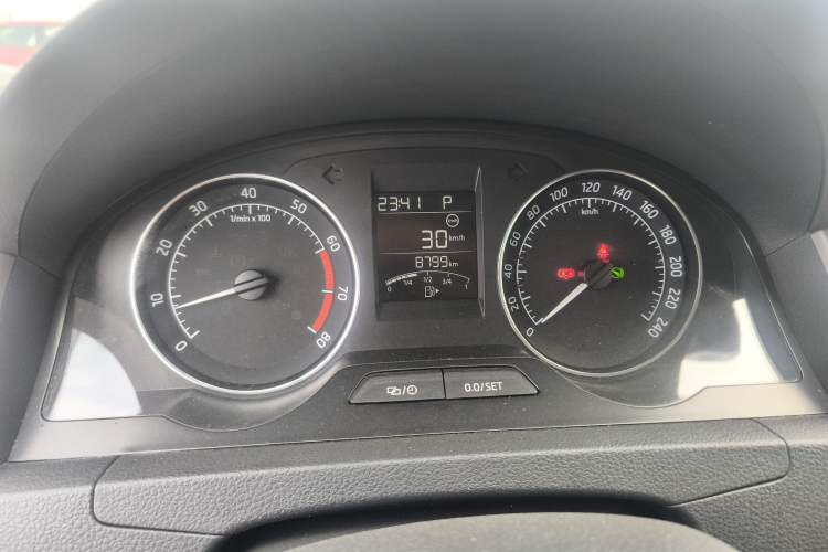 Used Skoda Rapid Spaceback 2016 Revised 1.6L Automatic Chuanxing Version Odometer Close Up