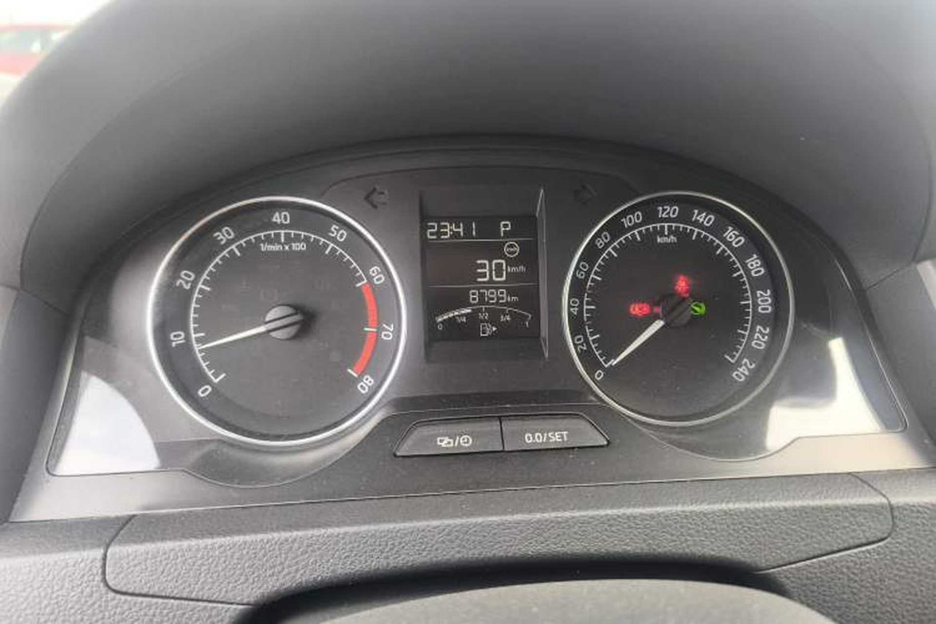 Used Skoda Rapid Spaceback 2016 Revised 1.6L Automatic Chuanxing Version Odometer Close Up