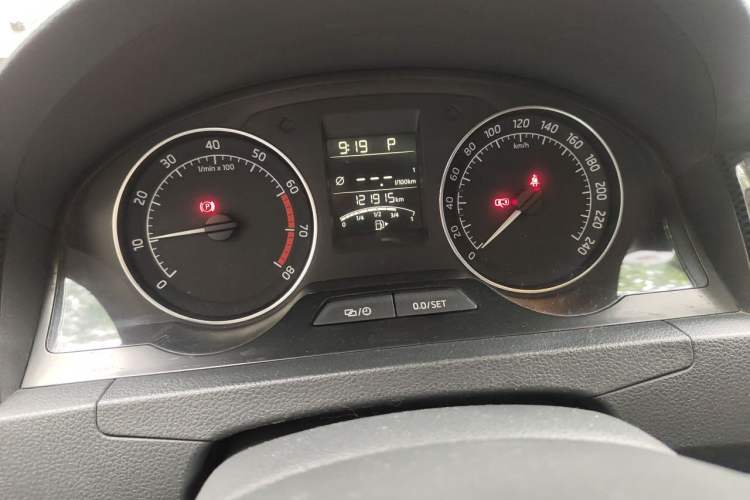 Used Skoda Rapid Spaceback 2016 Revised 1.6L Automatic Smart Drive Version Odometer Close Up