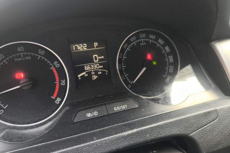 Used Skoda Rapid Spaceback 2016 Revised 1.6L Automatic Chuanxing Version Odometer Close Up