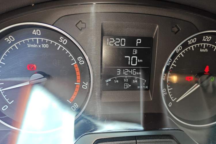 Used Skoda Rapid Spaceback 2016 Facelifted TSI230 DSG Smart Drive Version Odometer Close Up