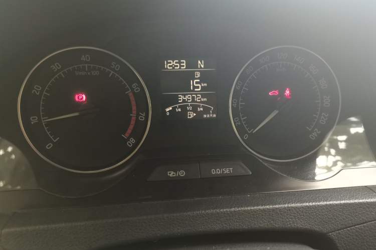 Used Skoda Rapid Spaceback 2016 Revised 1.6L Automatic Chuanxing Version Odometer Close Up