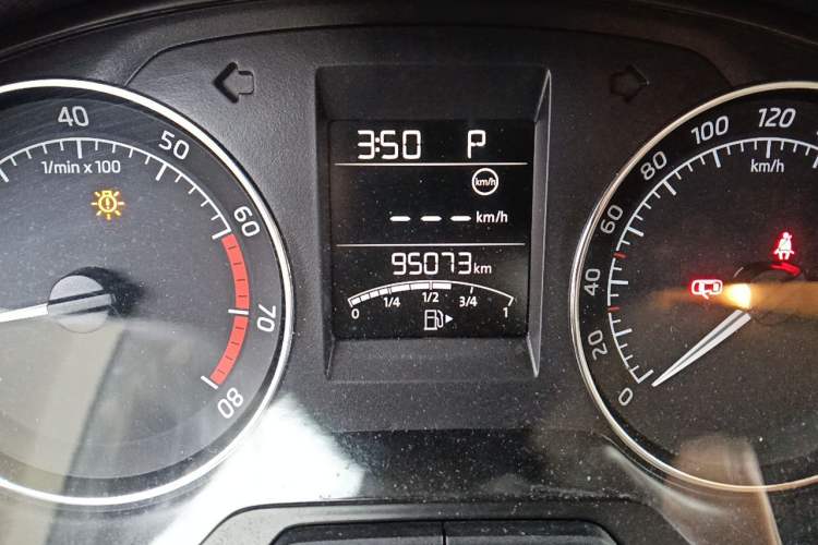 Used Skoda Rapid Spaceback 2016 1.6L Automatic Chuanxing Edition Odometer Close Up