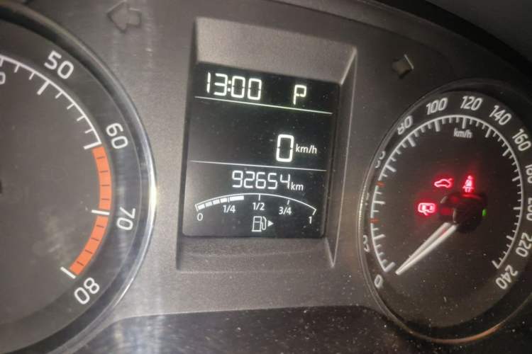 Used Skoda Rapid Spaceback 2016 Revised 1.6L Automatic Chuanxing Version Odometer Close Up