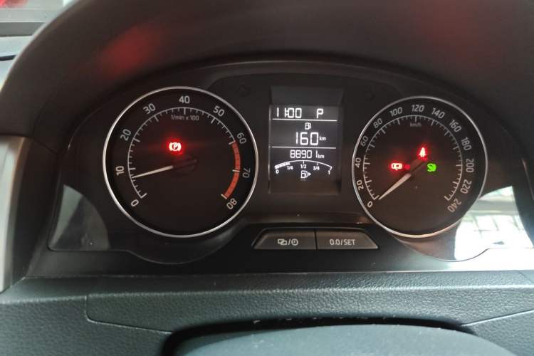 Used Skoda Rapid Spaceback 2016 1.6L Automatic Chuanxing Edition Odometer Close Up