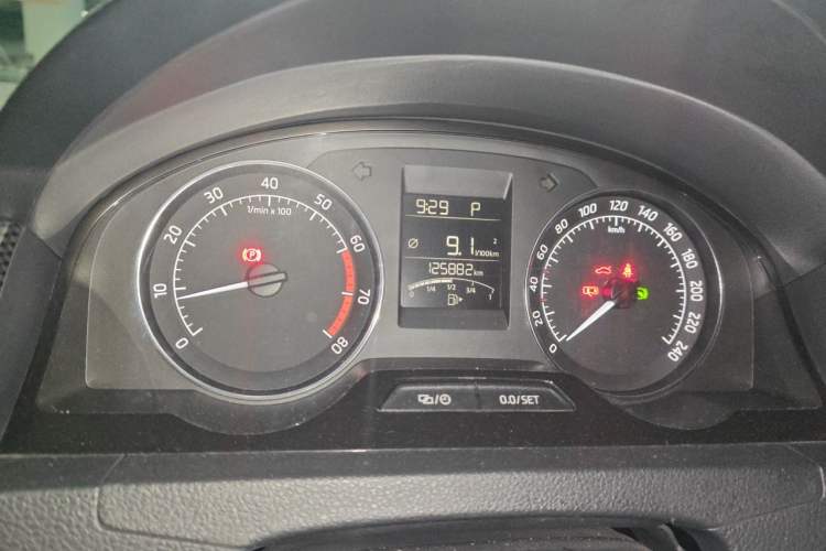 Used Skoda Rapid Spaceback 2016 Revised 1.6L Automatic Smart Drive Version Odometer Close Up