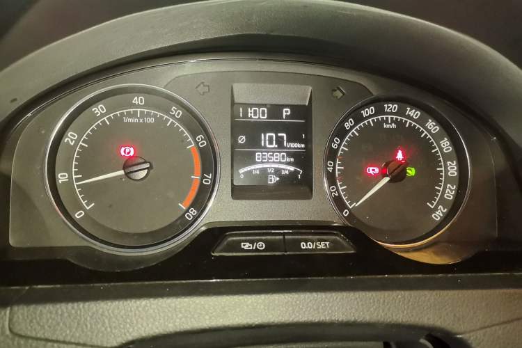 Used Skoda Rapid Spaceback 2016 Revised 1.6L Automatic Smart Drive Version Odometer Close Up