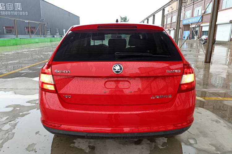 Used Skoda Rapid Spaceback 2016 Revised Version 1.6L Manual Front-Drive Edition Rear