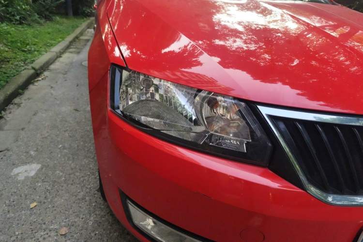 Used Skoda Rapid Spaceback 2016 Revised 1.6L Automatic Chuanxing Version Right Front Headlight