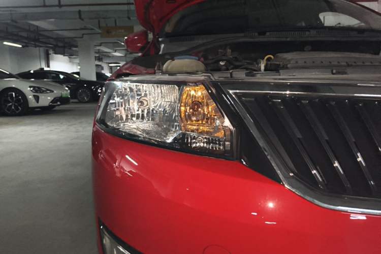 Used Skoda Rapid Spaceback 2016 Revised 1.6L Automatic Chuanxing Version Right Front Headlight