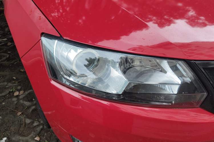 Used Skoda Rapid Spaceback 2016 Revised 1.6L Automatic Smart Drive Version Right Front Headlight