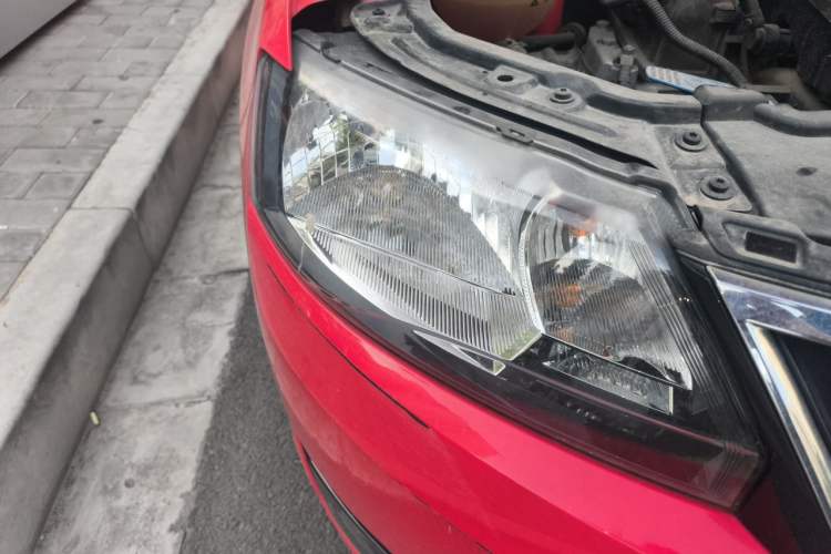 Used Skoda Rapid Spaceback 2016 Revised 1.6L Automatic Chuanxing Version Right Front Headlight