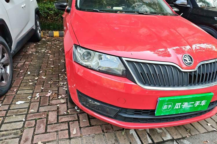 Used Skoda Rapid Spaceback 2016 Revised 1.6L Automatic Smart Drive Version Right Front Headlight