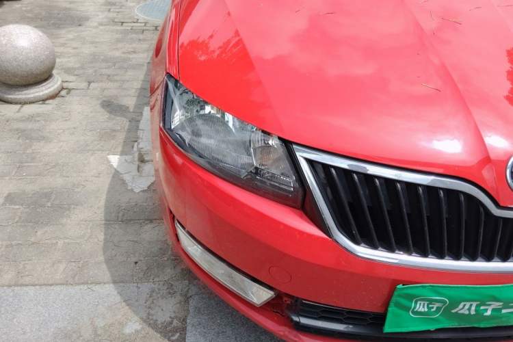 Used Skoda Rapid Spaceback 2016 Revised 1.6L Automatic Chuanxing Version Right Front Headlight