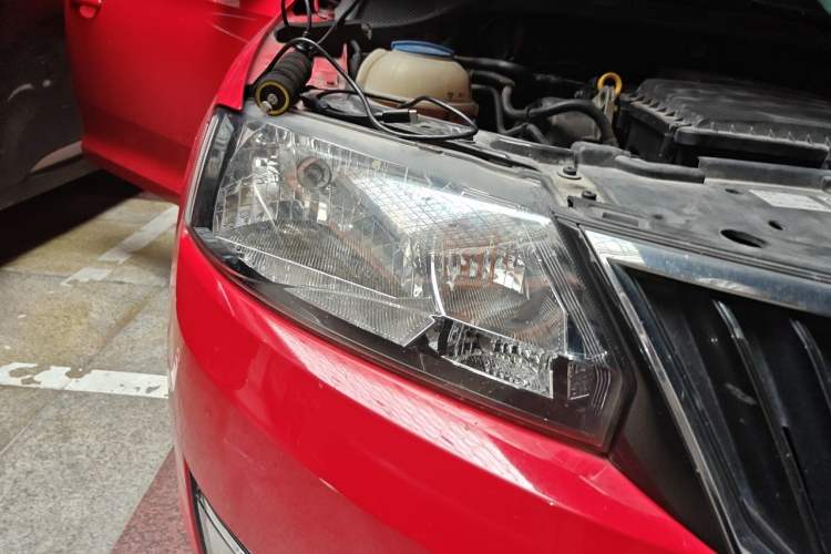 Used Skoda Rapid Spaceback 2016 1.6L Automatic Chuanxing Edition Right Front Headlight
