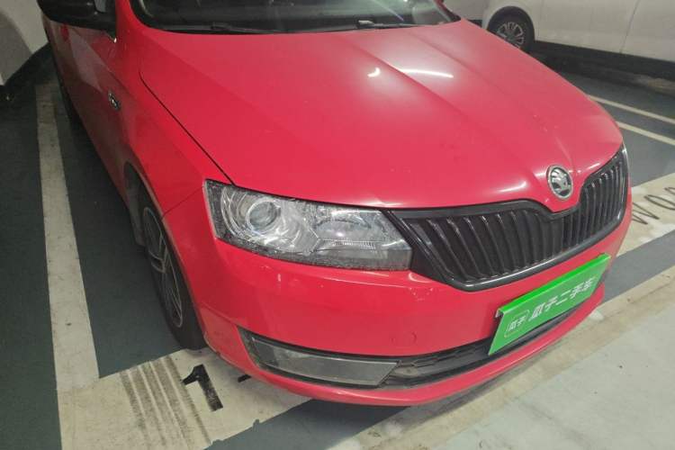Used Skoda Rapid Spaceback 2016 Revised 1.6L Automatic Smart Drive Version Right Front Headlight