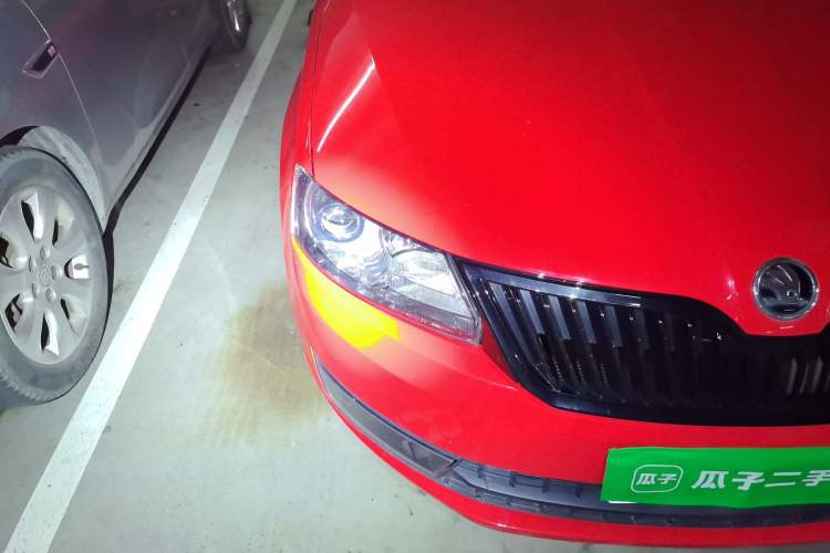 Used Skoda Rapid Spaceback 2016 Revised 1.6L Automatic Smart Drive Version Right Front Headlight