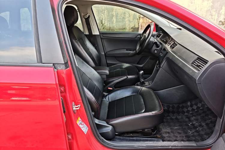 Used Skoda Rapid Spaceback 2016 Revised Version 1.6L Automatic Front-Drive Edition Right Front Seat