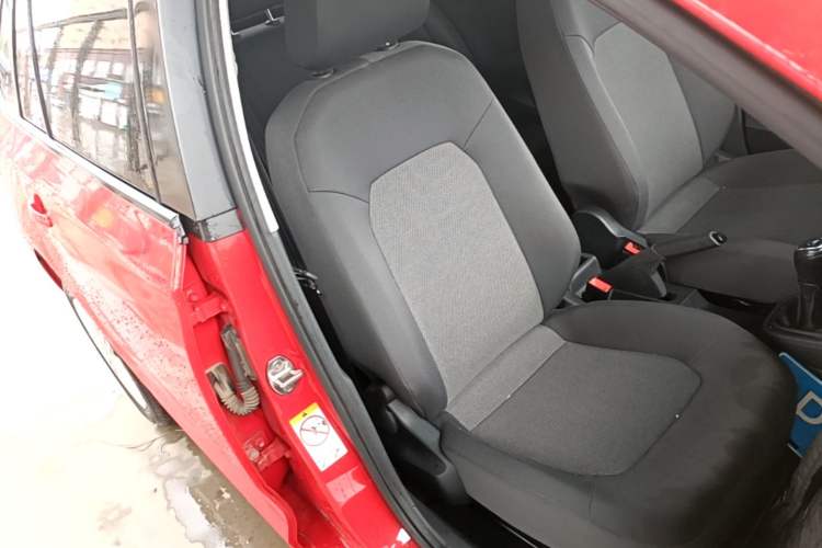 Used Skoda Rapid Spaceback 2016 Revised Version 1.6L Manual Front-Drive Edition Right Front Seat