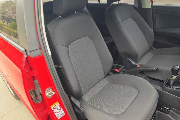 Used Skoda Rapid Spaceback 2016 Revised Version 1.6L Manual Front-Drive Edition Right Front Seat