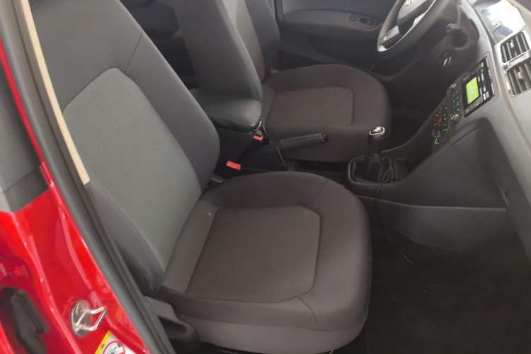 Used Skoda Rapid Spaceback 2016 Revised Version 1.4L Manual Front-Drive Edition Right Front Seat