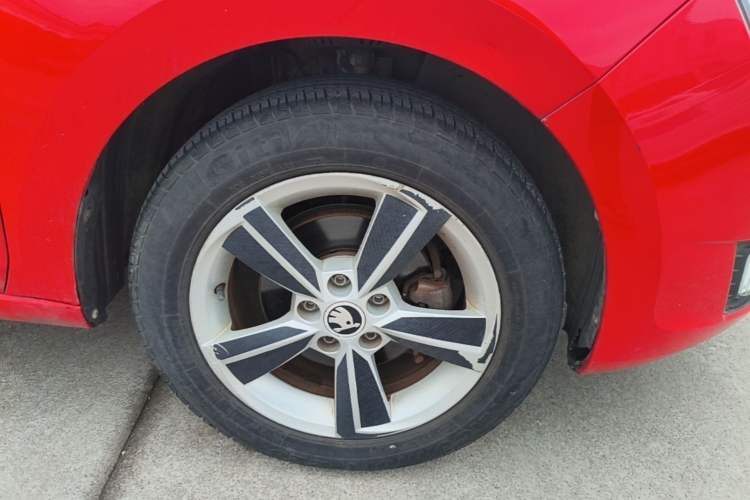 Used Skoda Rapid Spaceback 2016 Revised 1.6L Automatic Chuanxing Version Right Front Wheel Hub