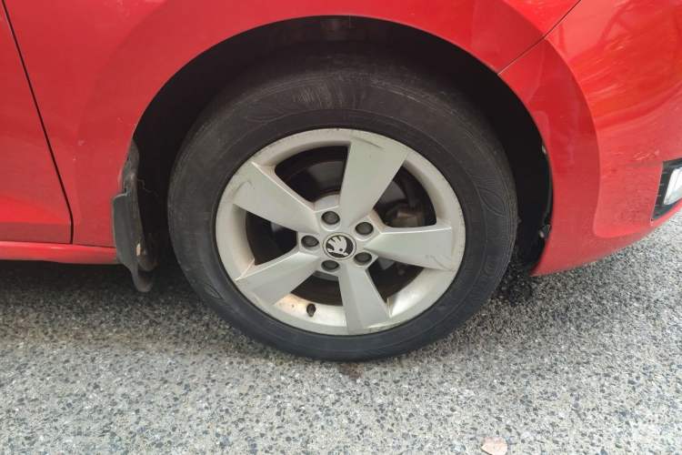 Used Skoda Rapid Spaceback 2016 Revised 1.6L Automatic Chuanxing Version Right Front Wheel Hub