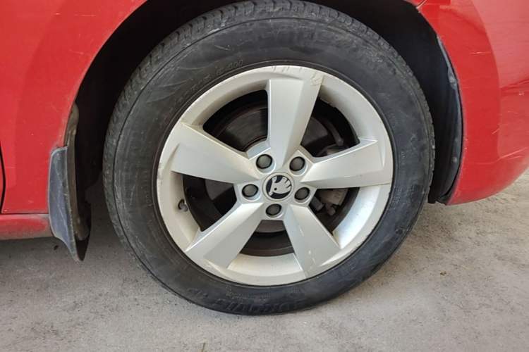 Used Skoda Rapid Spaceback 2016 Revised 1.6L Automatic Chuanxing Version Right Front Wheel Hub