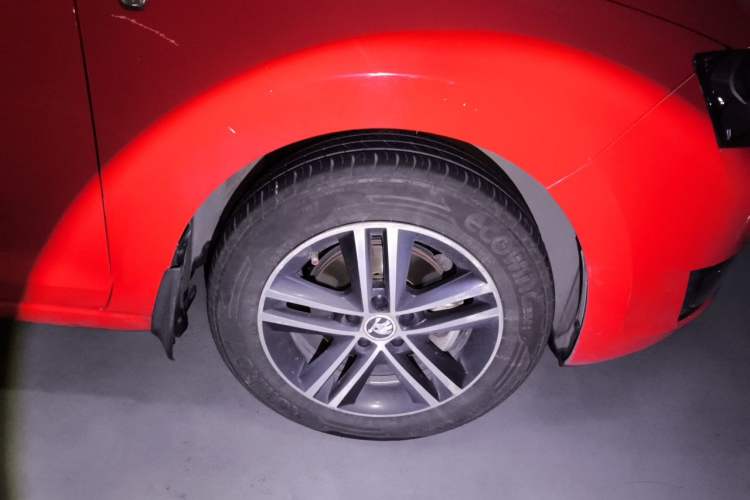 Used Skoda Rapid Spaceback 2016 Revised 1.6L Automatic Chuanxing Version Right Front Wheel Hub