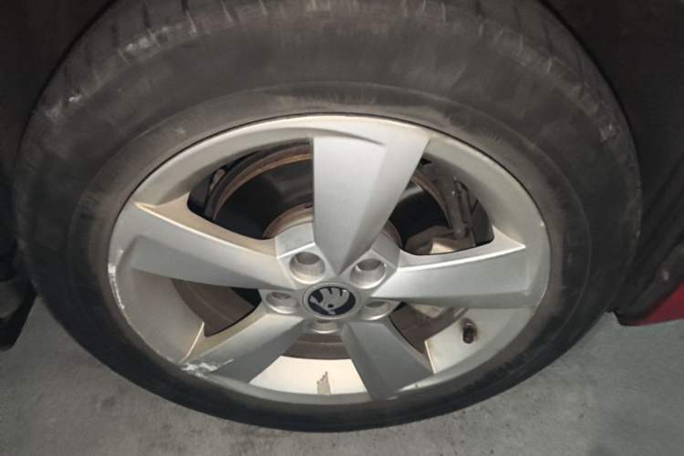 Used Skoda Rapid Spaceback 2016 Revised 1.6L Automatic Chuanxing Version Right Front Wheel Hub