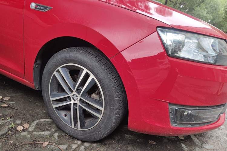 Used Skoda Rapid Spaceback 2016 Revised 1.6L Automatic Smart Drive Version Right Front Wheel Hub