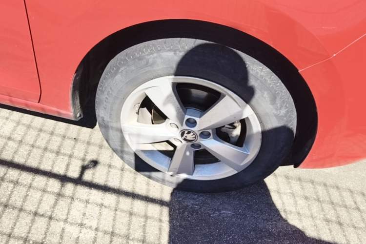 Used Skoda Rapid Spaceback 2016 Revised 1.6L Automatic Chuanxing Version Right Front Wheel Hub