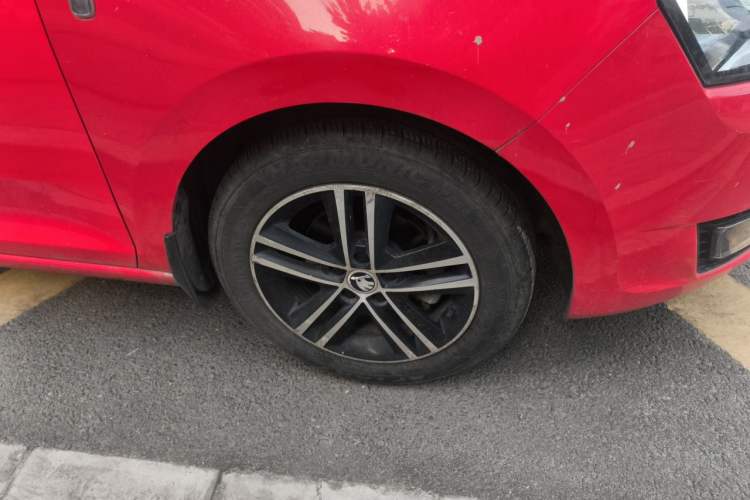 Used Skoda Rapid Spaceback 2016 Revised 1.6L Automatic Chuanxing Version Right Front Wheel Hub