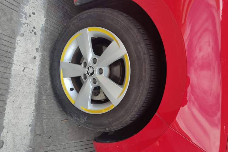 Used Skoda Rapid Spaceback 2016 Revised 1.6L Automatic Chuanxing Version Right Front Wheel Hub
