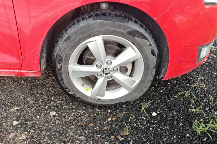 Used Skoda Rapid Spaceback 2016 1.6L Automatic Chuanxing Edition Right Front Wheel Hub