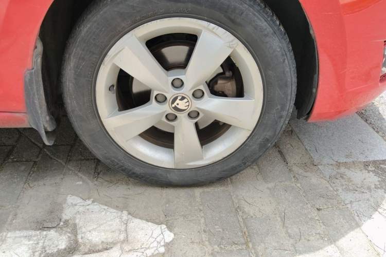 Used Skoda Rapid Spaceback 2016 Revised 1.6L Automatic Chuanxing Version Right Front Wheel Hub