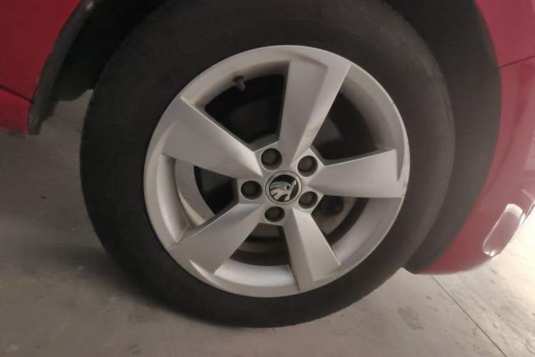 Used Skoda Rapid Spaceback 2016 Revised 1.6L Automatic Chuanxing Version Right Front Wheel Hub