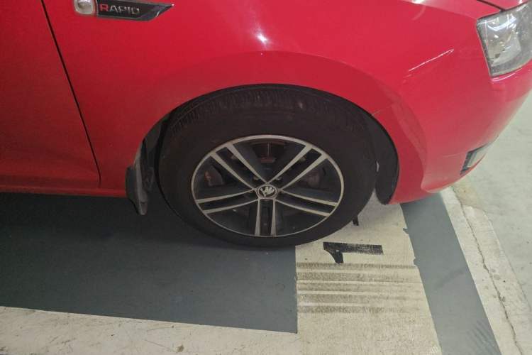 Used Skoda Rapid Spaceback 2016 Revised 1.6L Automatic Smart Drive Version Right Front Wheel Hub