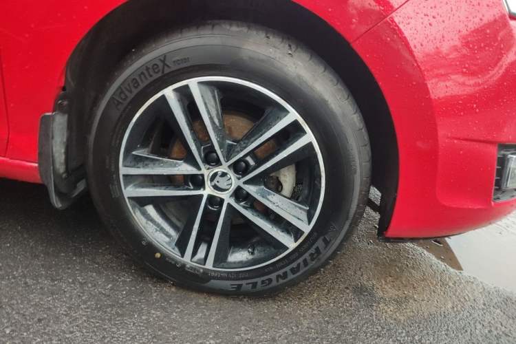 Used Skoda Rapid Spaceback 2016 Revised 1.6L Automatic Smart Drive Version Right Front Wheel Hub