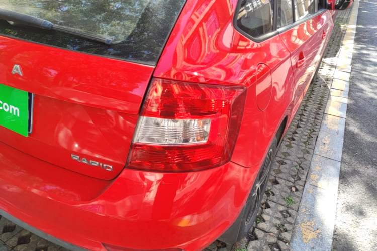 Used Skoda Rapid Spaceback 2016 Revised Version 1.6L Automatic Front-Drive Edition Right Rear Taillight
